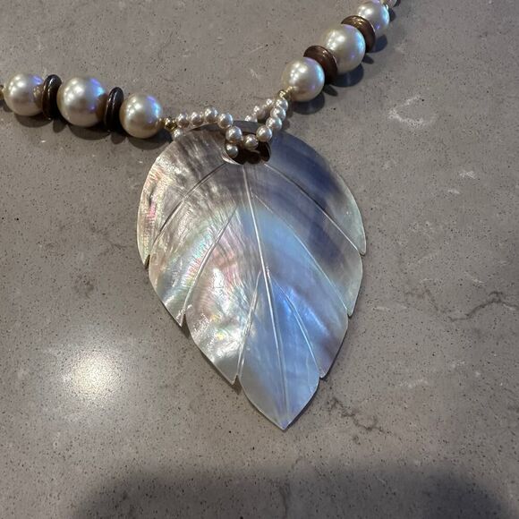 Vintage Mother of Pearl Leaf Pendant Necklace-Beaded - Picture 3 of 10